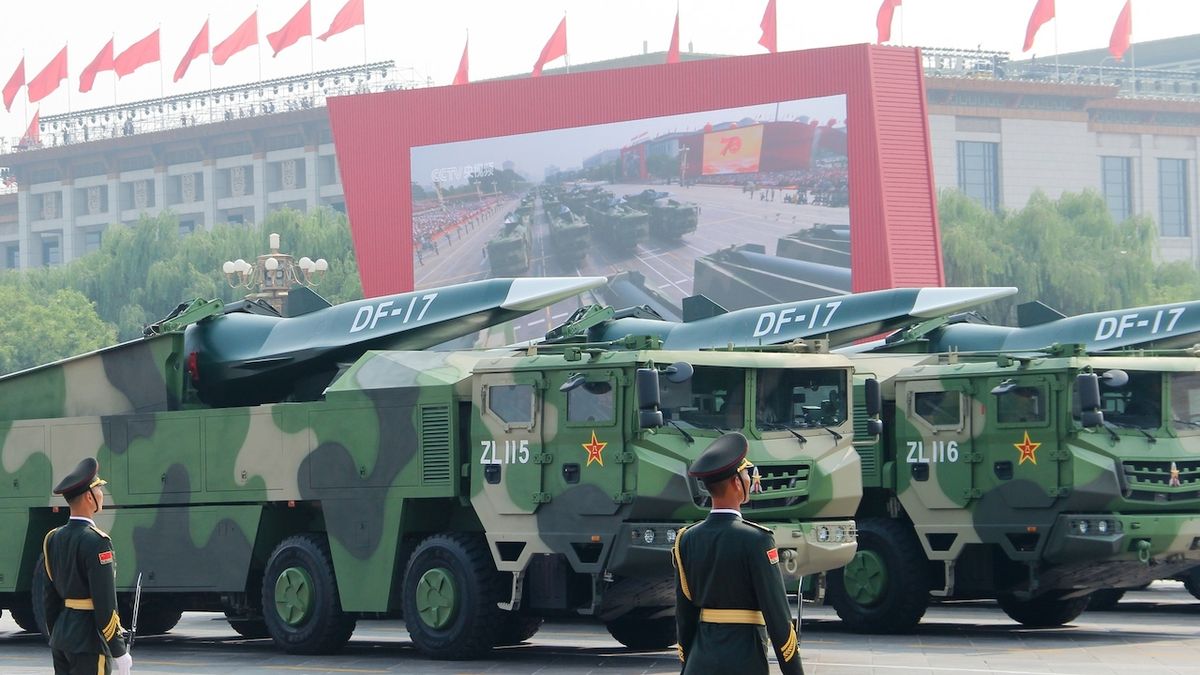 Čína chce hypersonickými střelami ovládnout strato- a mezosféru, tvrdí USA